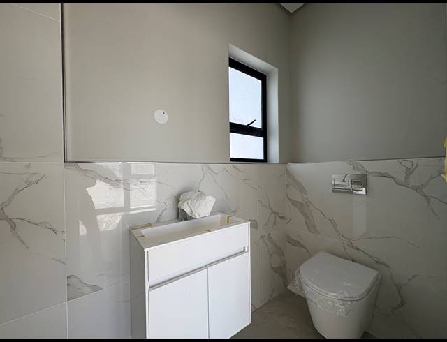 5 BEDROOM HOUSE FOR SALE IN SANDOWN